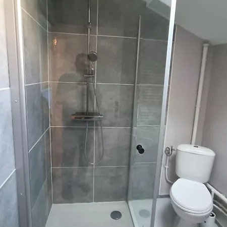 Studio Avec Cuisine Et Salon, Proche Gare Et Centre *