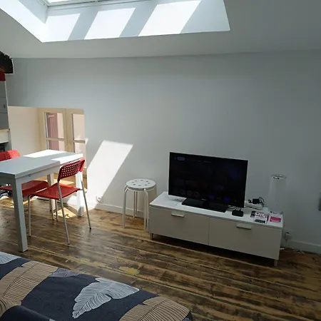 Studio Avec Cuisine Et Salon, Proche Gare Et Centre Appartement