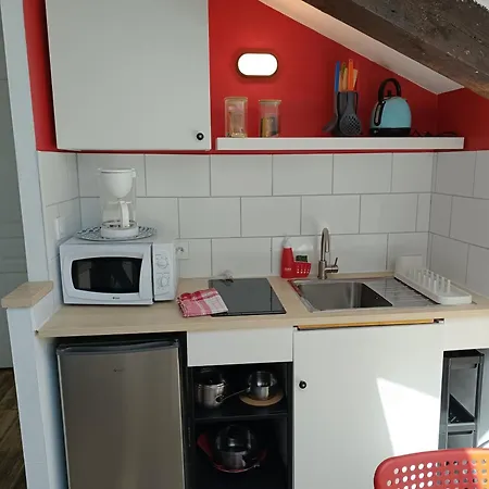 Studio Avec Cuisine Et Salon, Proche Gare Et Centre * Chaumont (Haute-Marne)